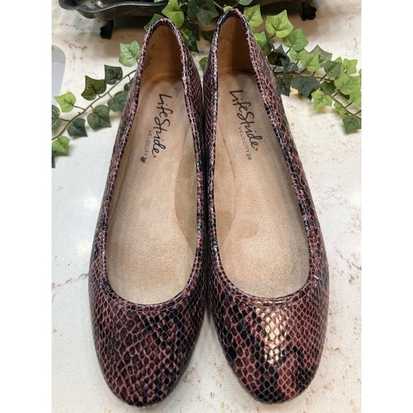 LifeStride Velocity 2.0 VIVIENNE 10M Terracotta Brown Black Flats Preowned​ - Picture 1 of 11